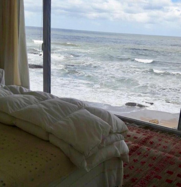 Espectacular casa sobre el mar en la Posta en alquiler y venta.